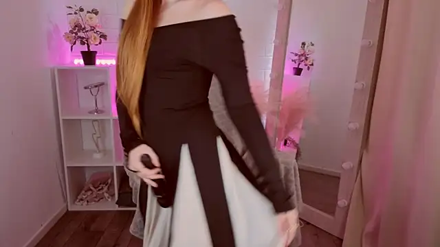 Snapshot of EvaBellea chatting on April 18, 12:51 pm EvaBellea online show from April 18, 12:51 pm