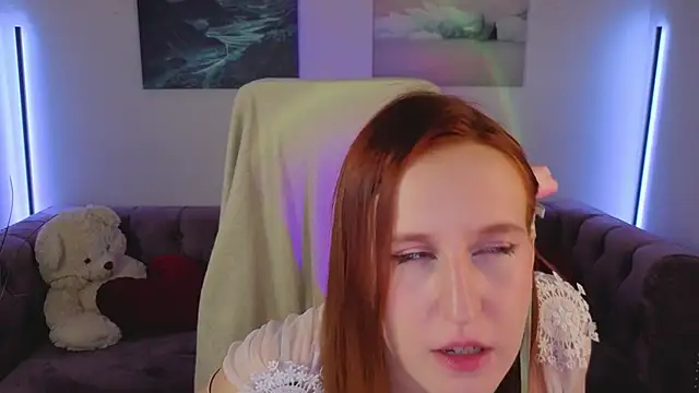 Snapshot of EvaBellea chatting on May 5, 1:36 pm EvaBellea online show from May 5, 1:36 pm