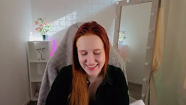 Snapshot of EvaBellea chatting on April 11, 6:32 am EvaBellea online show from April 11, 6:32 am