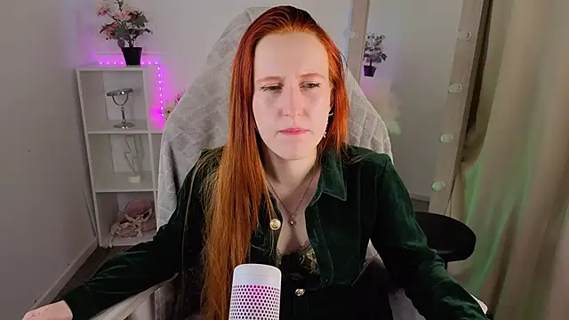 Snapshot of EvaBellea chatting on April 11, 7:45 am EvaBellea online show from April 11, 7:45 am
