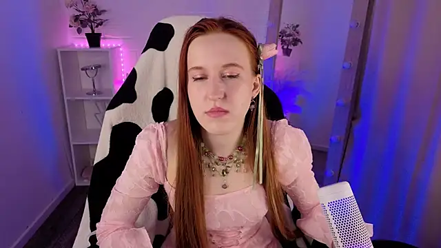 Snapshot of EvaBellea chatting on April 8, 1:12 pm EvaBellea online show from April 8, 1:12 pm