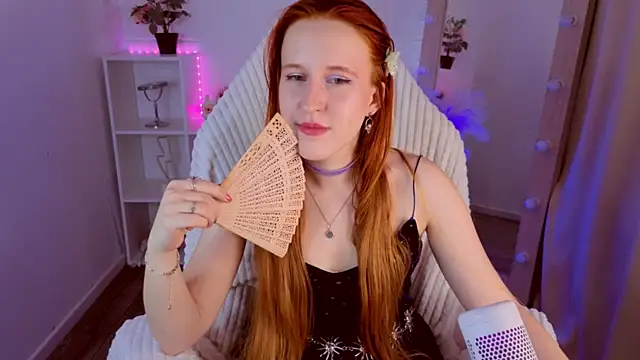 Snapshot of EvaBellea chatting on April 15, 1:26 pm EvaBellea online show from April 15, 1:26 pm
