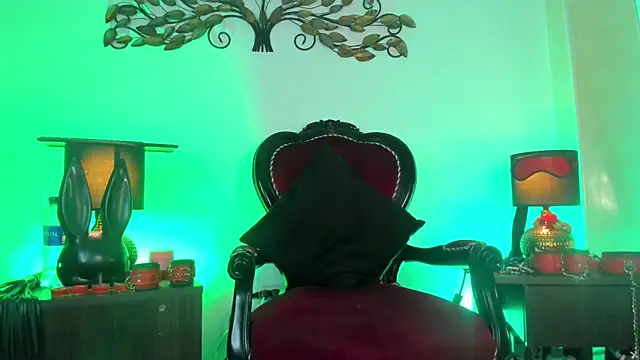 Snapshot of Madamedaphne_ chatting on May 31, 2:12 pm Madamedaphne online show from May 31, 2:12 pm