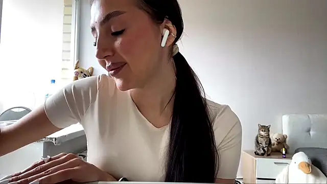 AlvinaMair online show from April 24, 10:17 am