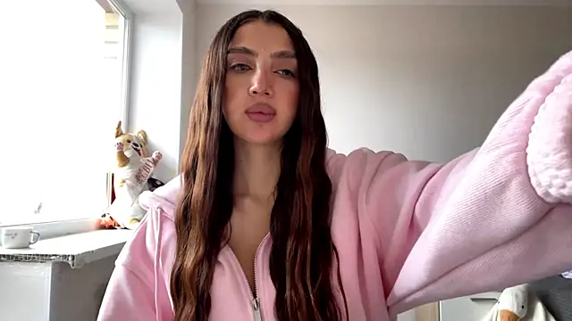 AlvinaMair online show from April 13, 7:45 am