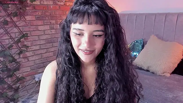 Hanna Clark   online show from April 26, 12:35 pm