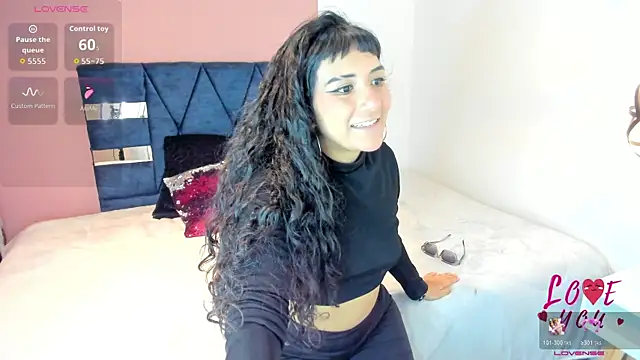 Snapshot of Hanna_Clark__ chatting on July 3, 11:28 am Hanna Clark online show from July 3, 11:28 am