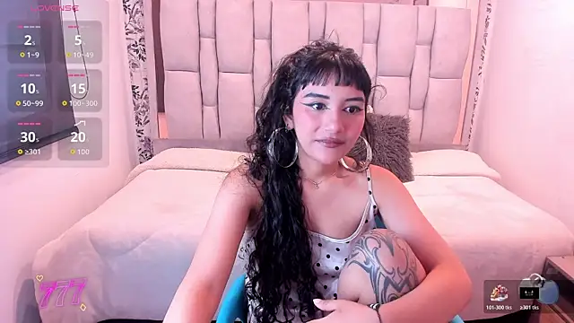 Snapshot of Hanna_Clark__ chatting on May 30, 11:49 am Hanna Clark online show from May 30, 11:49 am