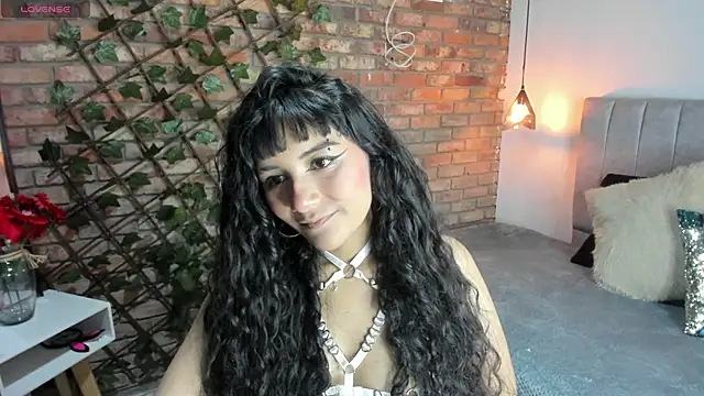 Hanna Clark   online show from April 28, 12:31 pm