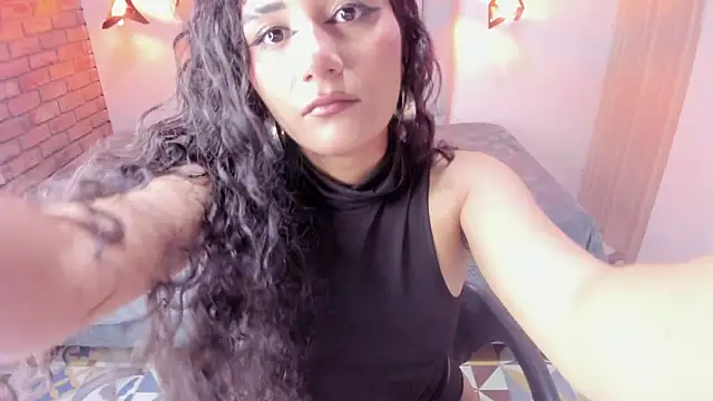 Hanna Clark   online show from April 16, 12:17 pm