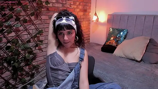 Hanna Clark   online show from May 5, 12:08 pm