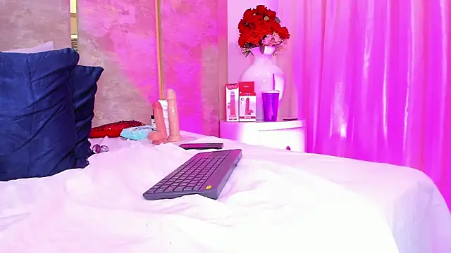 BellaWilliams  online show from June 17, 8:47 am