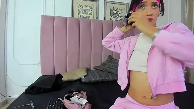 Snapshot of Alexa_fox669 chatting on June 25, 1:27 pm Alexa fox669 online show from June 25, 1:27 pm