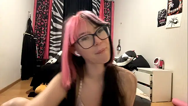 WifeAileen online show from May 11, 2:45 pm