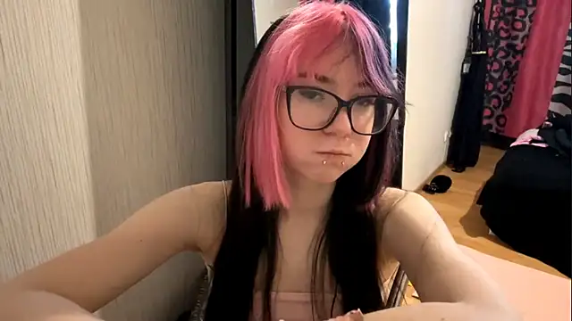 WifeAileen online show from April 25, 6:49 am