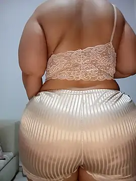 Snapshot of Sexy_yassimna chatting on June 21, 12:00 pm Sexy yassimna online show from June 21, 12:00 pm