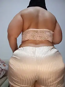 Snapshot of Sexy_yassimna chatting on June 3, 8:57 pm Sexy yassimna online show from June 3, 8:57 pm