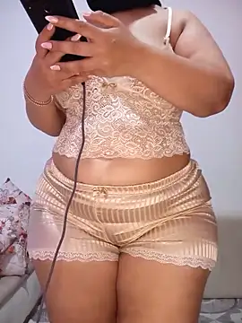 Snapshot of Sexy_yassimna chatting on June 4, 11:26 am Sexy yassimna online show from June 4, 11:26 am
