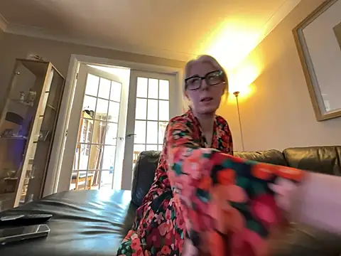 Laylaskyexx online show from July 20, 6:43 am