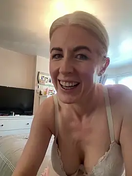Laylaskyexx online show from May 25, 6:56 am