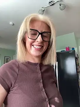 Laylaskyexx online show from April 13, 9:46 am