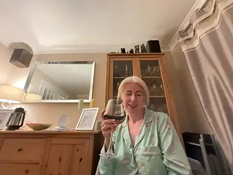 Laylaskyexx online show from May 13, 9:33 pm