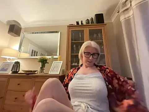 Laylaskyexx online show from June 11, 9:01 pm