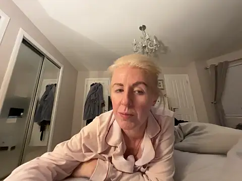 Laylaskyexx online show from May 22, 9:35 pm