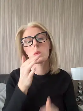 Laylaskyexx online show from April 18, 8:16 am