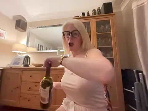 Laylaskyexx online show from June 4, 9:41 pm