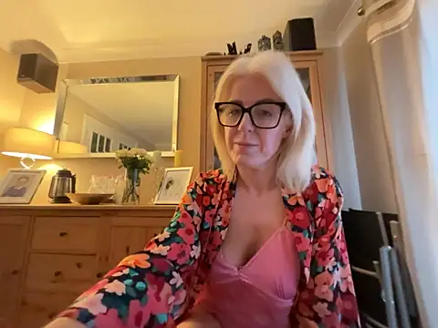Laylaskyexx online show from June 17, 8:19 pm