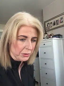 Laylaskyexx online show from April 14, 10:31 am