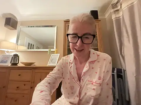 Laylaskyexx online show from May 19, 9:44 pm