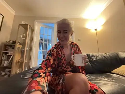 Laylaskyexx online show from June 1, 5:07 am