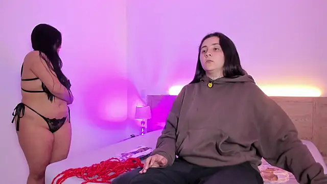 Elisa n Emma online show from May 7, 7:28 pm