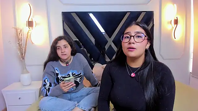 Elisa n Emma online show from April 8, 7:26 pm
