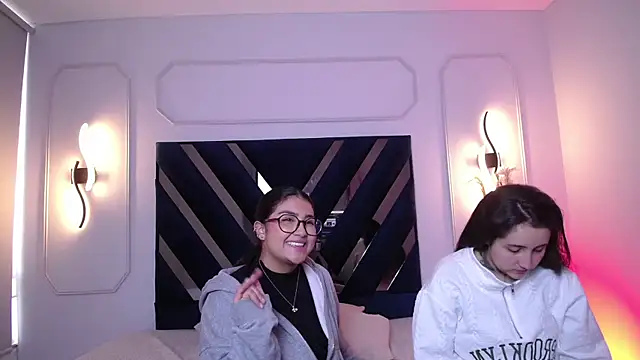 Elisa n Emma online show from April 13, 1:15 pm