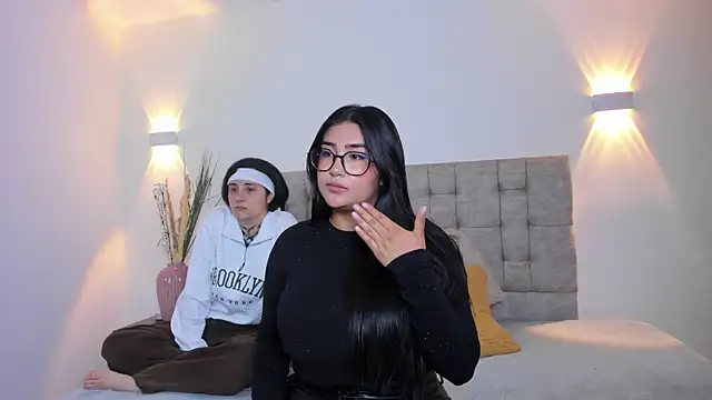 Elisa n Emma online show from April 5, 7:42 pm