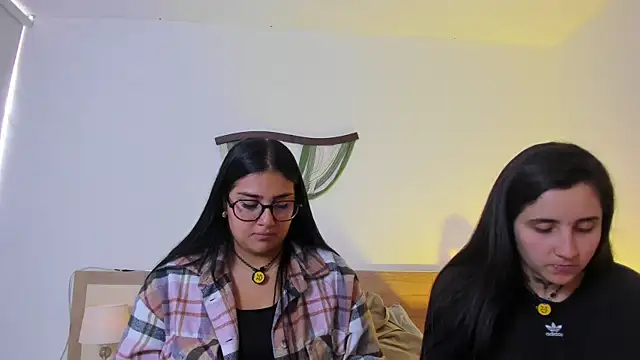 Elisa n Emma online show from April 20, 7:26 pm