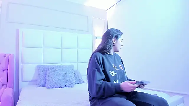 Elisa n Emma online show from April 14, 1:38 pm