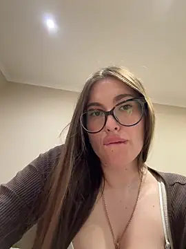 Lindasix online show from May 7, 7:06 pm