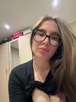 Lindasix online show from April 17, 5:16 pm