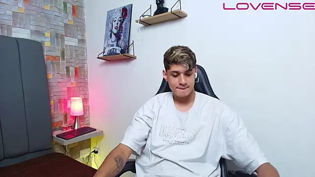 flaquito    online show from April 28, 8:24 pm