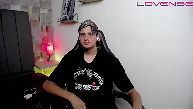 flaquito    online show from April 15, 8:42 pm