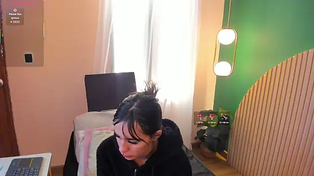 Alicecoule  online show from June 19, 11:49 am