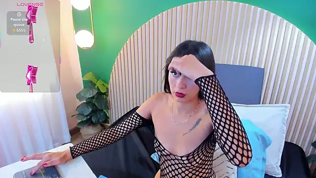 Alicecoule  online show from April 30, 11:39 am