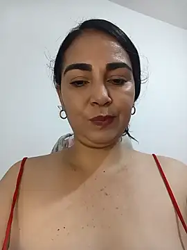 Emily Divi69 online show from April 28, 2:32 pm
