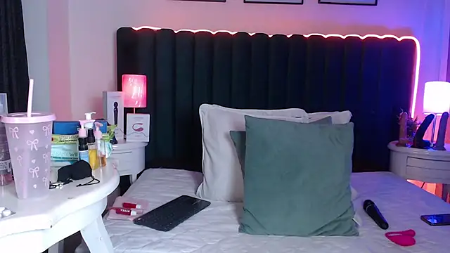 Velvett Blonde online show from May 22, 2:26 pm