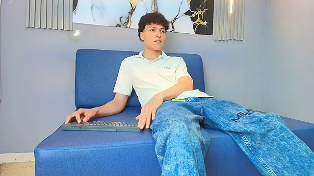 GOMEZZ 07 online show from April 6, 8:10 pm