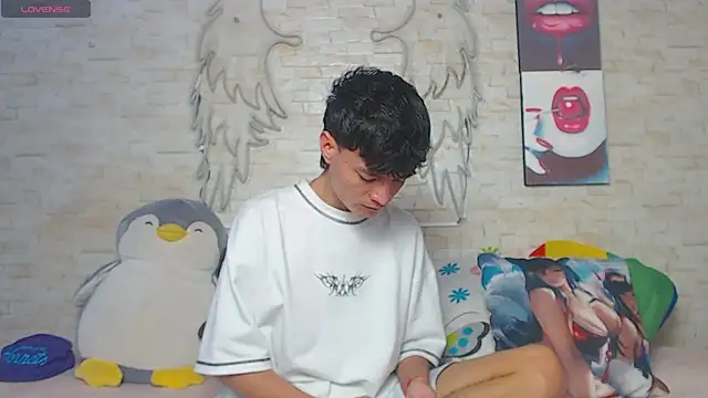 Alex latino  online show from April 2, 9:32 pm